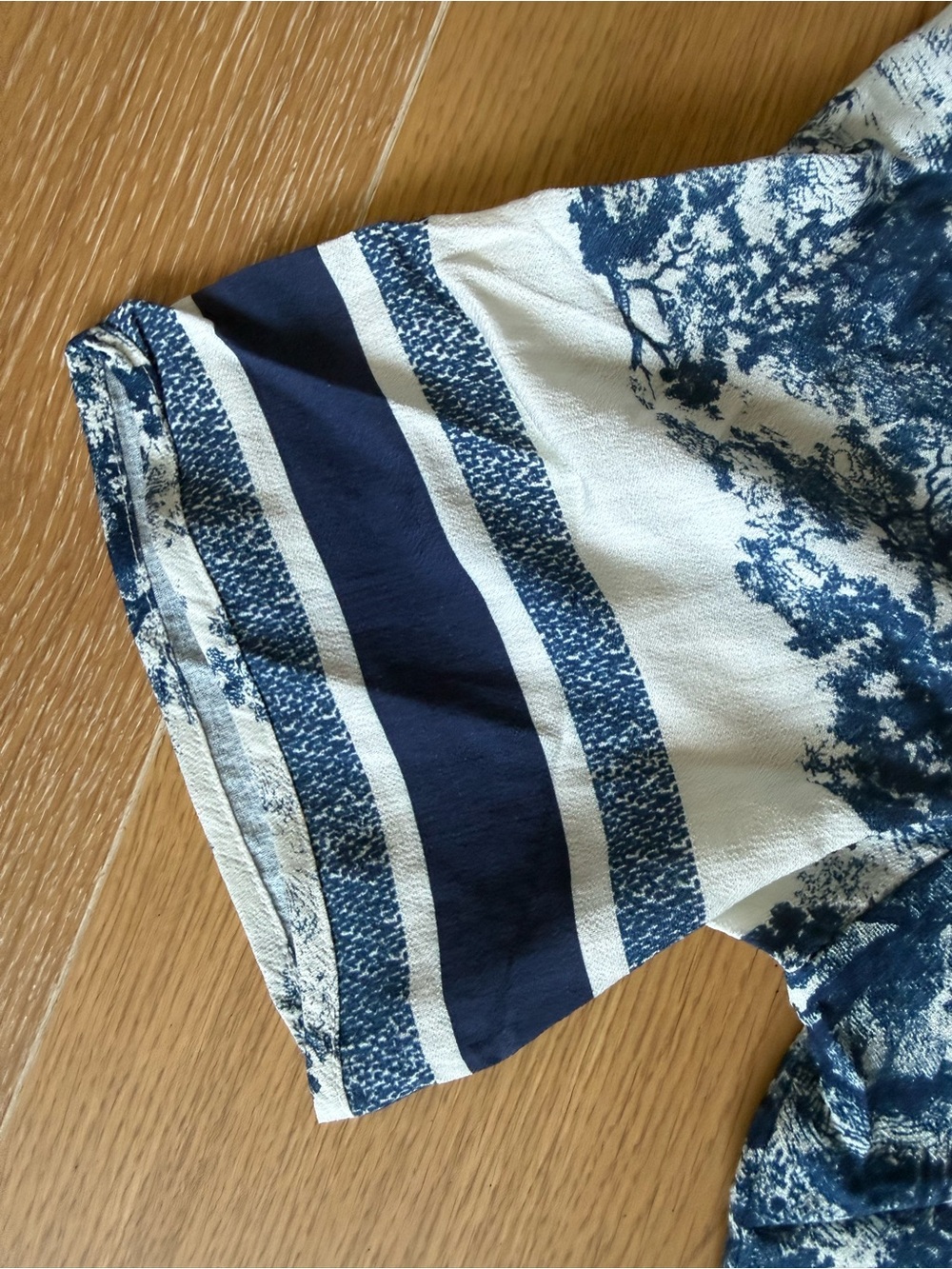 Commense Blue Toile Print Short Set - Button Front Shirt & Shorts - size Medium - Picture 16 of 16